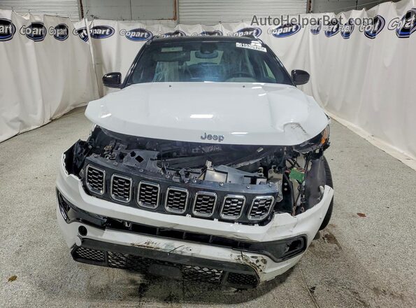 3C4NJDCNXST581532 2025 JEEP COMPASS White Vista frontal