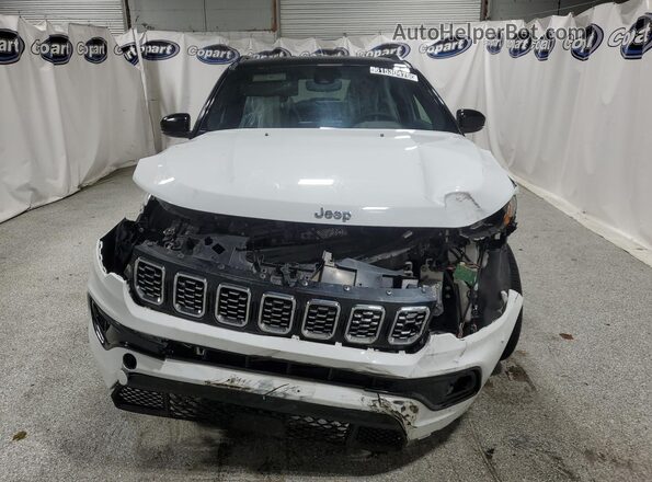 3C4NJDCNXST581532 2025 JEEP COMPASS White Vista interior de 360 grados