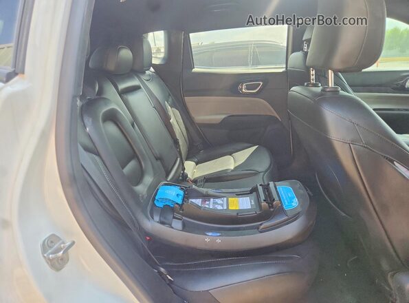 3C4NJDCNXTT194870 2026 JEEP COMPASS White Вид задньої частини салону