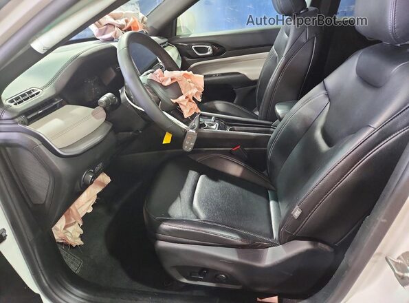 3C4NJDCNXTT225731 2026 JEEP COMPASS White Widok wnętrza z przodu