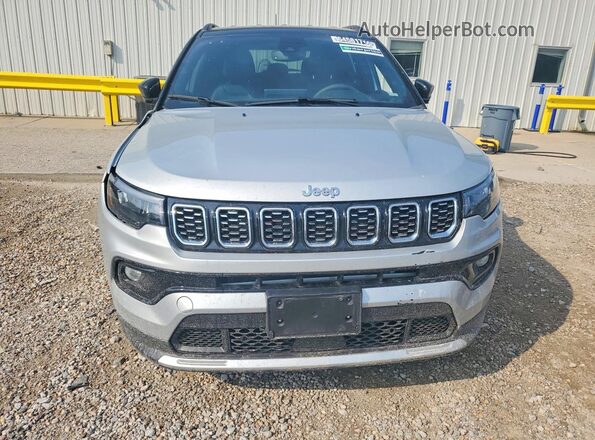 3C4NJDCNXTT247017 2026 JEEP COMPASS Silver Widok z przodu