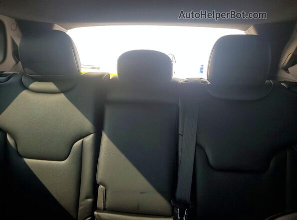 3C4NJDCNXTT247017 2026 JEEP COMPASS Silver Widok tylnych siedzeń