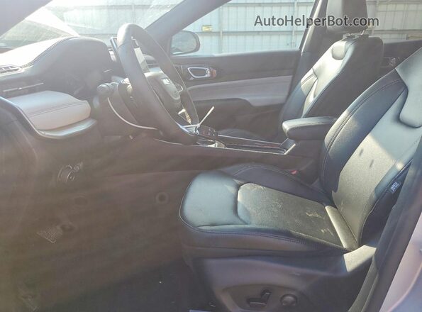 3C4NJDCNXTT247017 2026 JEEP COMPASS Silver Widok wnętrza z przodu