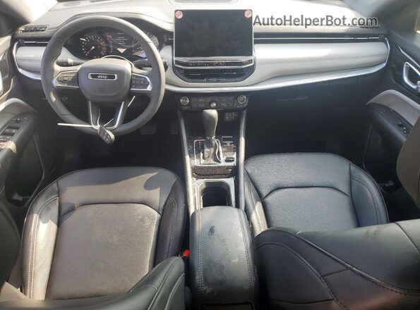 3C4NJDCNXTT247017 2026 JEEP COMPASS Silver Widok deski rozdzielczej
