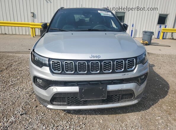 3C4NJDCNXTT247017 2026 JEEP COMPASS Silver Widok wnętrza 360 stopni