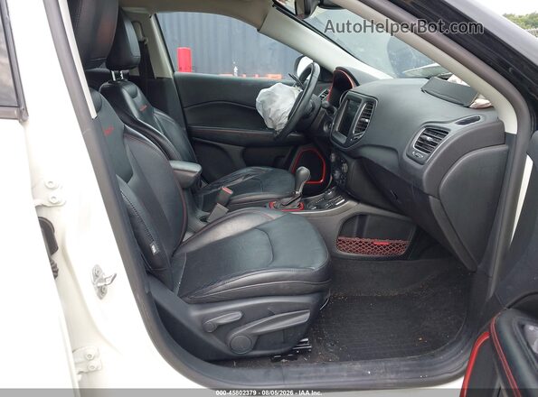 3C4NJDDB0HT597610 2017 JEEP NEW COMPASS Белый Вид салона спереди