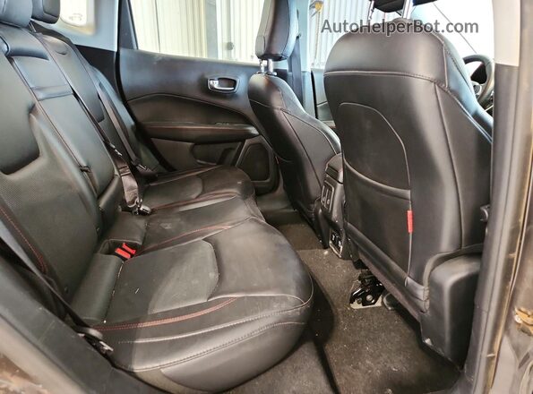 3C4NJDDB0HT610937 2017 JEEP COMPASS Gray Սալոնի հետևի տեսք