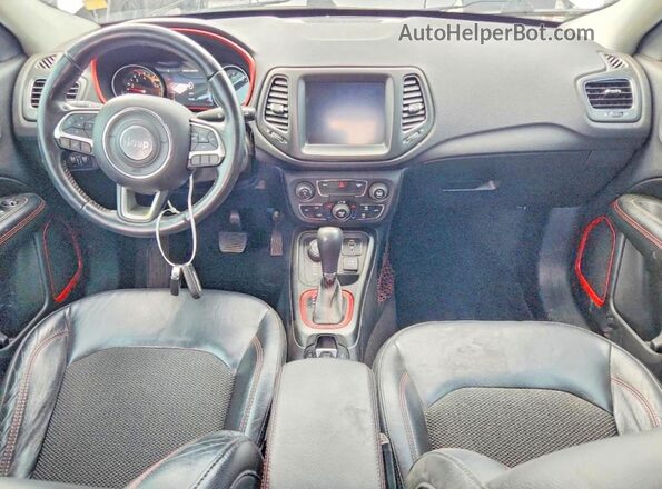 3C4NJDDB0JT174645 2018 JEEP COMPASS White Vista del salpicadero