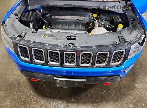 3C4NJDDB0JT375168 2018 JEEP COMPASS Blue Engine compartment view