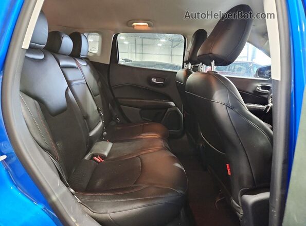 3C4NJDDB0JT375168 2018 JEEP COMPASS Blue Rear interior view
