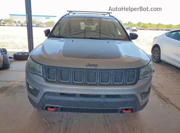 3C4NJDDB0KT671728 2019 JEEP COMPASS Silver Widok z przodu