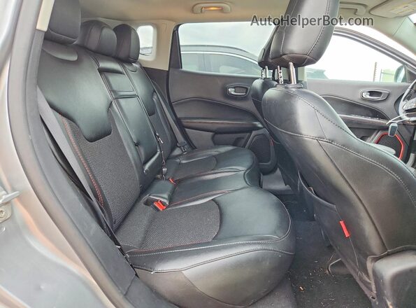 3C4NJDDB1LT126624 2020 JEEP COMPASS Silver Հետևի նստատեղերի տեսք