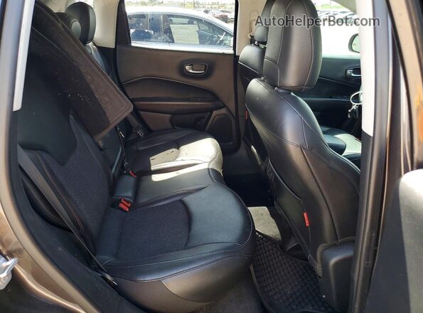 3C4NJDDB2KT752567 2019 JEEP COMPASS Gray Widok tylnych siedzeń