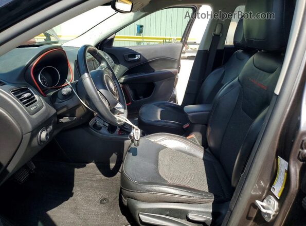 3C4NJDDB2KT752567 2019 JEEP COMPASS Gray Widok wnętrza z przodu