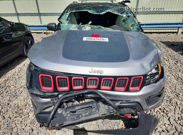 3C4NJDDB2KT765724 2019 JEEP COMPASS Silver ძრავის განყოფილების ხედი