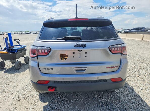 3C4NJDDB2KT790395 2019 JEEP COMPASS Silver Widok z tyłu