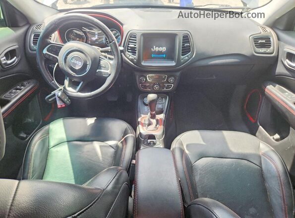 3C4NJDDB2KT790395 2019 JEEP COMPASS Silver Widok deski rozdzielczej