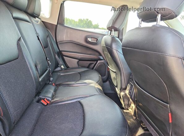 3C4NJDDB2MT524149 2021 JEEP COMPASS Silver უკანა სალონის ხედი