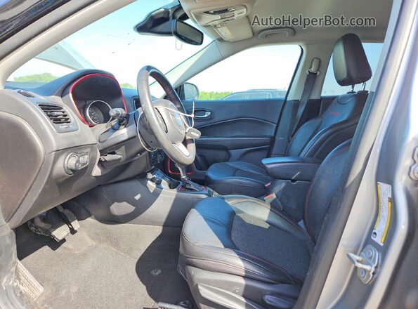 3C4NJDDB2MT524149 2021 JEEP COMPASS Silver წინა სალონის ხედი