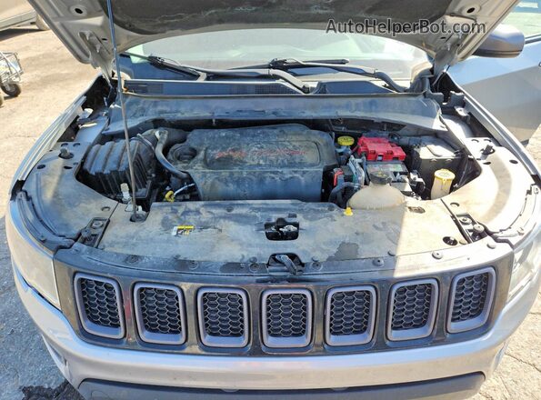 3C4NJDDB2MT524149 2021 JEEP COMPASS Silver ძრავის განყოფილების ხედი