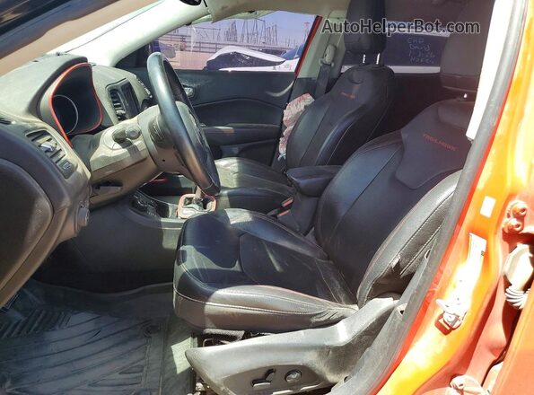 3C4NJDDB3JT410320 2018 JEEP COMPASS Red Вид салону спереду