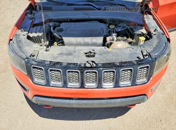 3C4NJDDB3JT410320 2018 JEEP COMPASS Red Вид задньої частини салону