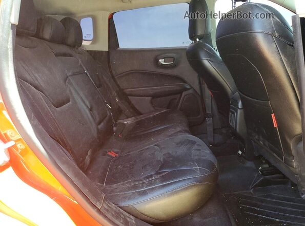 3C4NJDDB3JT410320 2018 JEEP COMPASS Red Вид задніх сидінь