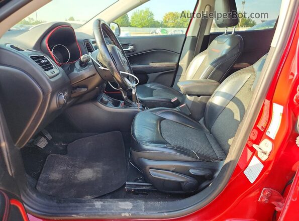 3C4NJDDB3JT441955 2018 JEEP COMPASS Red 360 interior view