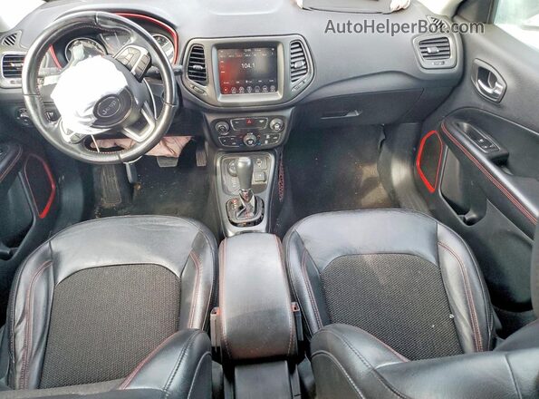 3C4NJDDB3LT159527 2020 JEEP COMPASS Silver Vista del salpicadero