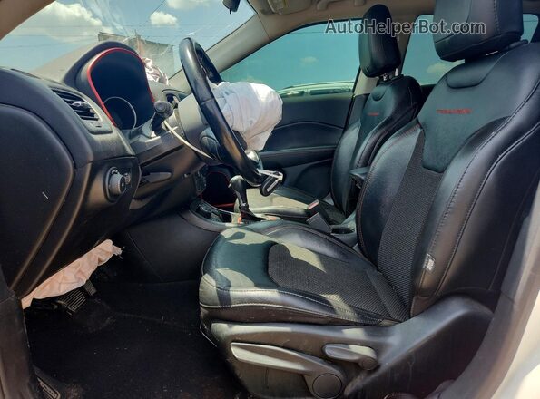 3C4NJDDB3LT195413 2020 JEEP COMPASS White Вид салону спереду