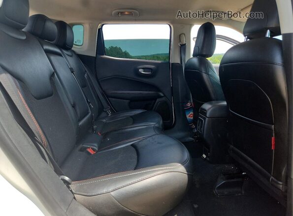 3C4NJDDB3LT195413 2020 JEEP COMPASS White Вид задньої частини салону