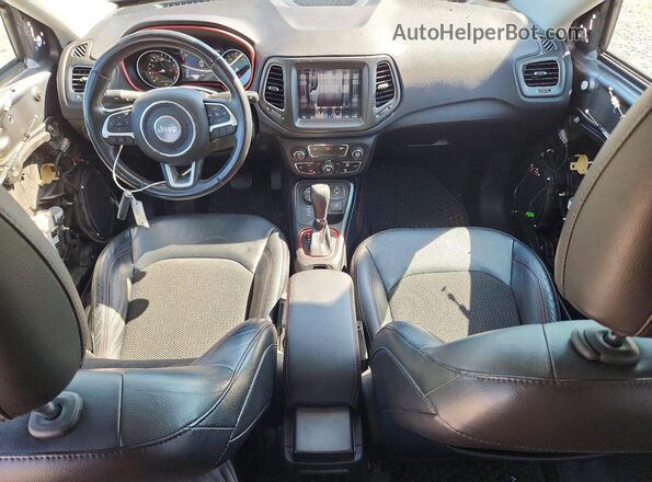 3C4NJDDB4JT199032 2018 JEEP COMPASS Серый Вид панели приборов