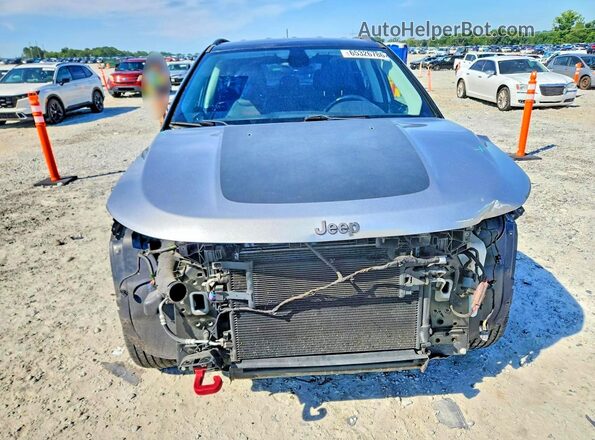 3C4NJDDB4JT199032 2018 JEEP COMPASS Серый Вид спереди