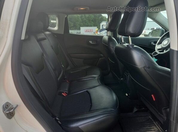 3C4NJDDB4MT571733 2021 JEEP COMPASS White Вид задньої частини салону