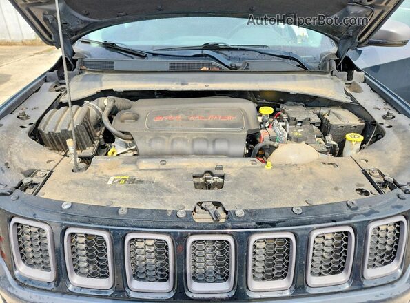 3C4NJDDB5JT174706 2018 JEEP COMPASS Blue Vista interior trasera