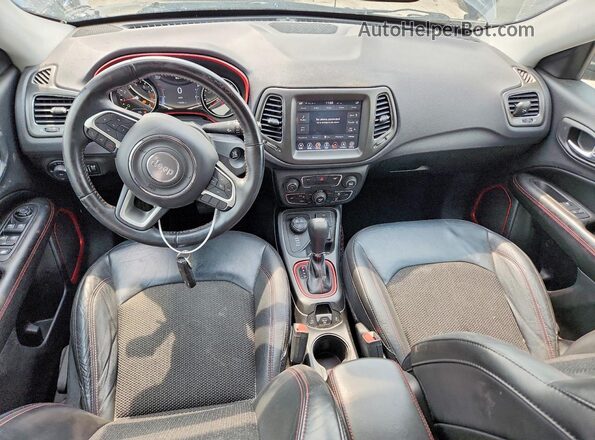 3C4NJDDB5JT174706 2018 JEEP COMPASS Blue Vista del salpicadero