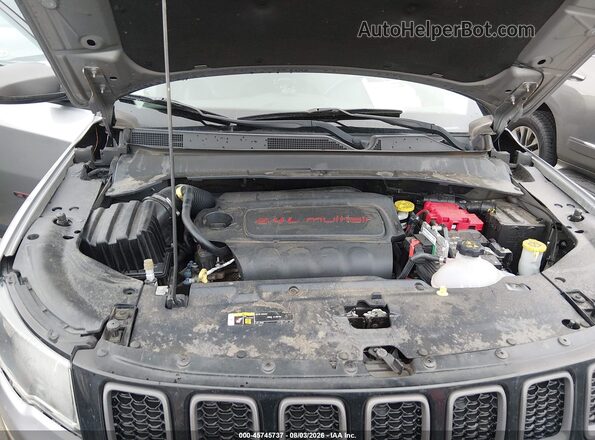 3C4NJDDB5KT668890 2019 JEEP COMPASS Gray უკანა ხედი