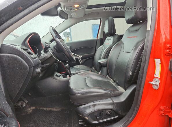 3C4NJDDB5KT727811 2019 JEEP COMPASS Orange Вид салону спереду
