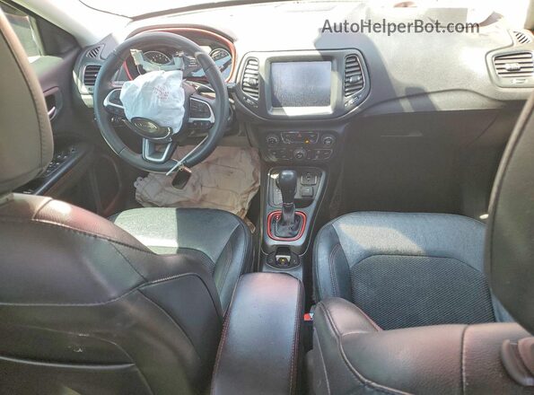 3C4NJDDB5MT552169 2021 JEEP COMPASS Красный Вид панели приборов