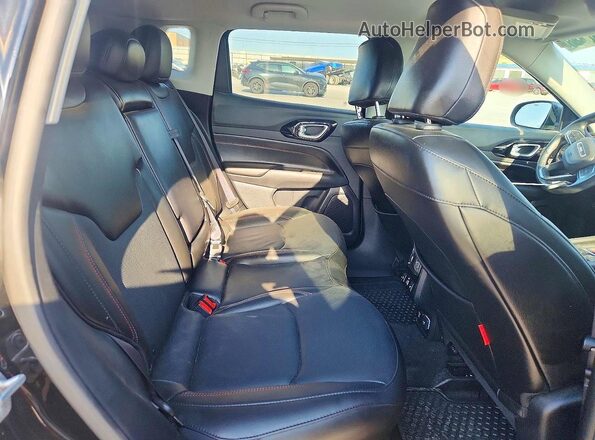 3C4NJDDB5NT100630 2022 JEEP COMPASS Black Vista interior trasera