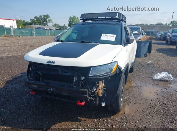 3C4NJDDB6JT168803 2018 JEEP COMPASS White Widok z przodu