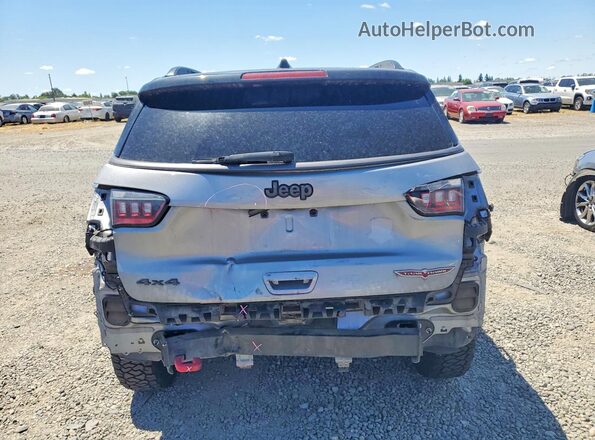 3C4NJDDB7KT668096 2019 JEEP COMPASS Silver Widok z tyłu