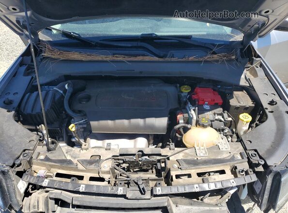 3C4NJDDB7KT668096 2019 JEEP COMPASS Silver Widok wnętrza z tyłu