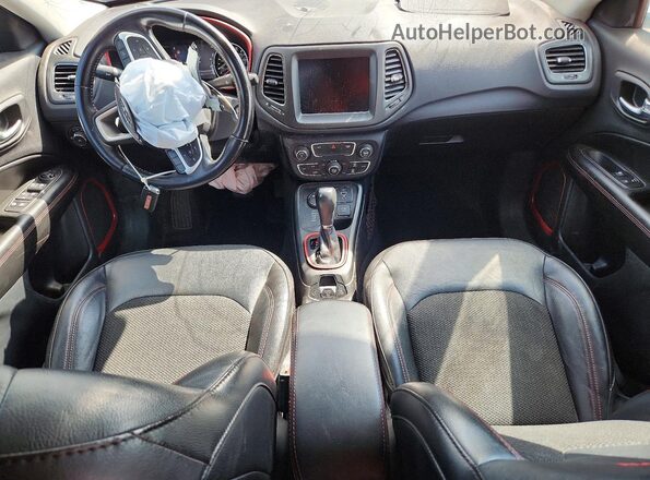 3C4NJDDB7LT214609 2020 JEEP COMPASS Белый Вид панели приборов