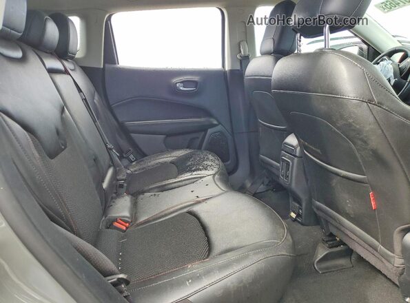 3C4NJDDB7MT589028 2021 JEEP COMPASS Gray Widok wnętrza z tyłu