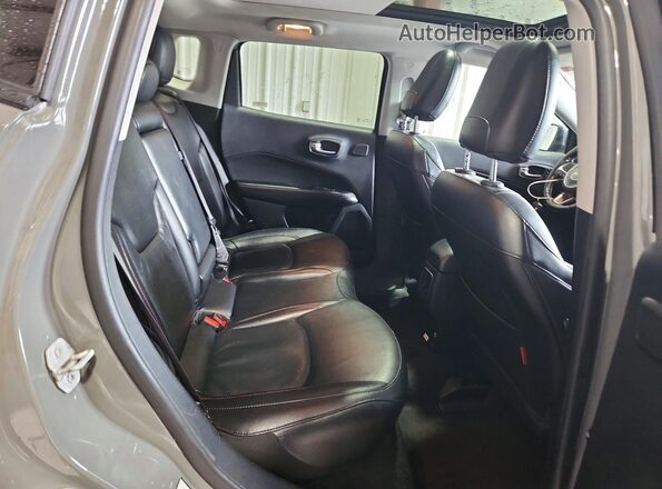 3C4NJDDB7MT601954 2021 JEEP COMPASS Двухцветный Вид задней части салона