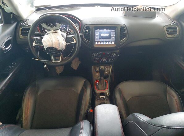 3C4NJDDB8JT479164 2018 JEEP COMPASS Gray Vista del salpicadero