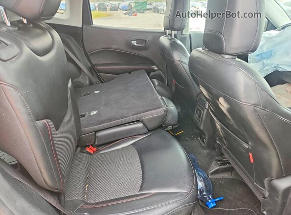 3C4NJDDB8KT618274 2019 JEEP COMPASS White Вид задніх сидінь