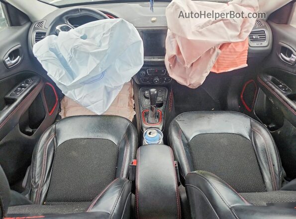 3C4NJDDB8KT618274 2019 JEEP COMPASS White Вид панелі приладів