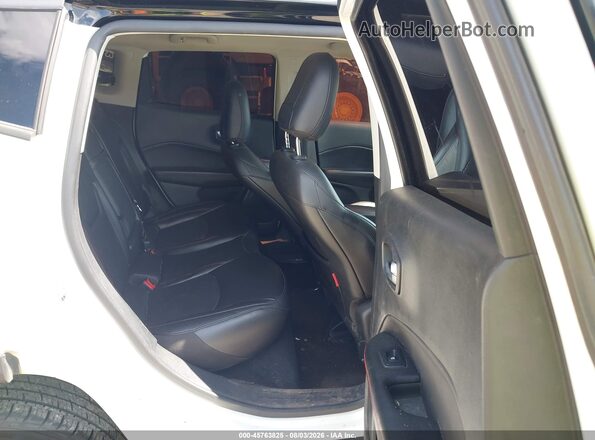 3C4NJDDB8KT780132 2019 JEEP COMPASS White Vista de la etiqueta del VIN